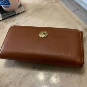 Stone mountain wallet .. muy bonita color café buenas cóndiciones ..